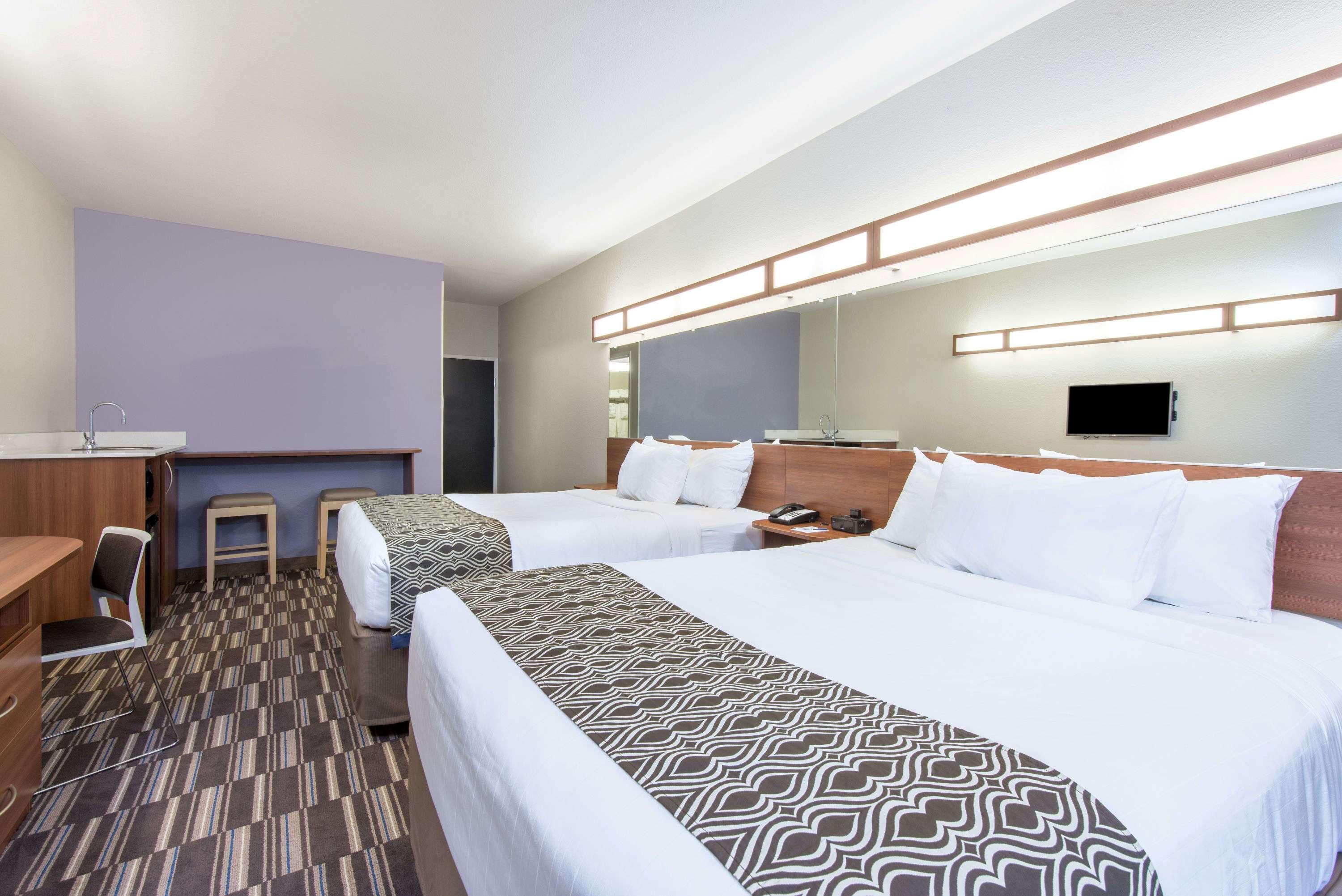 Microtel Inn & Suites By Wyndham Cadiz Exterior foto